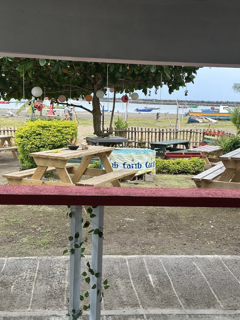 SHADES beach bar