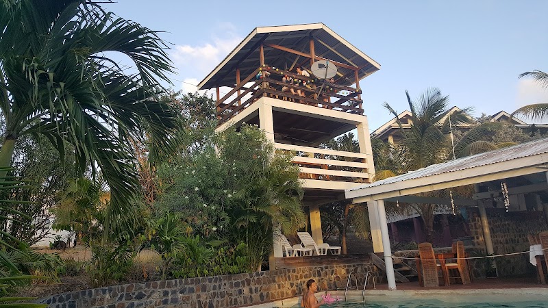 Dennis' Hideaway
