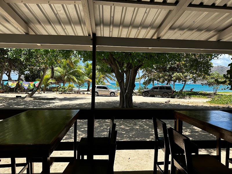 Nauti-Iguana Beach Bar And Grill