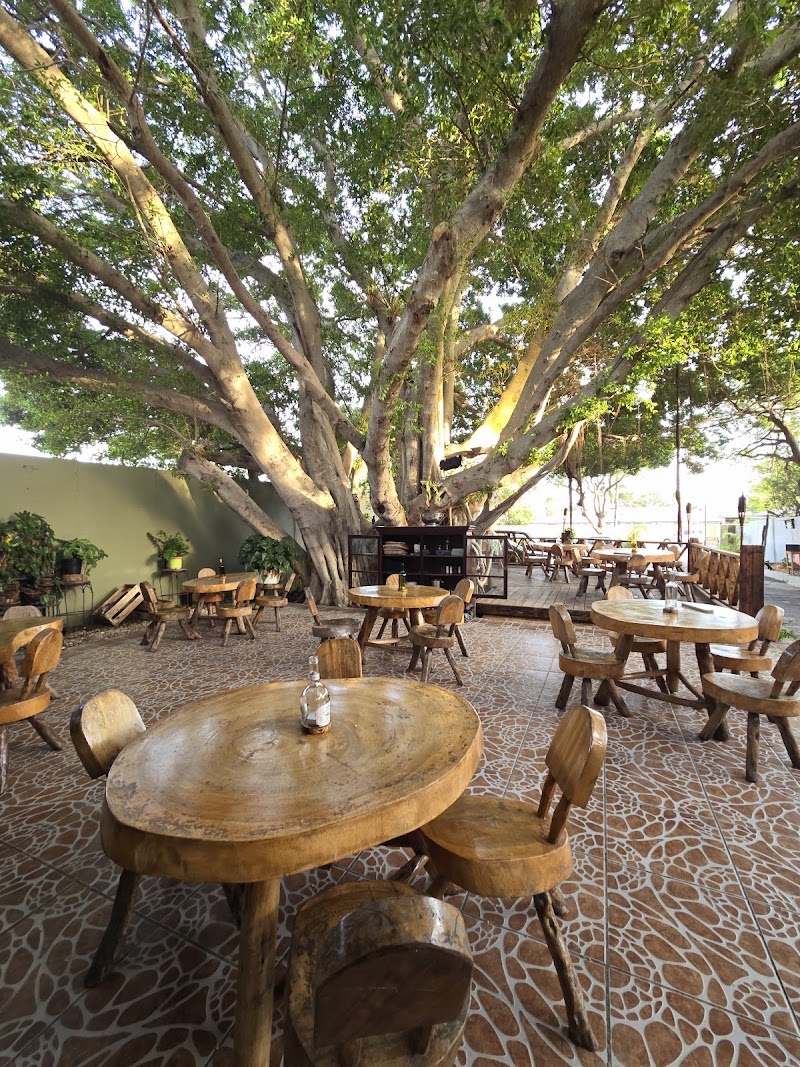 Kandela Bar & Grill